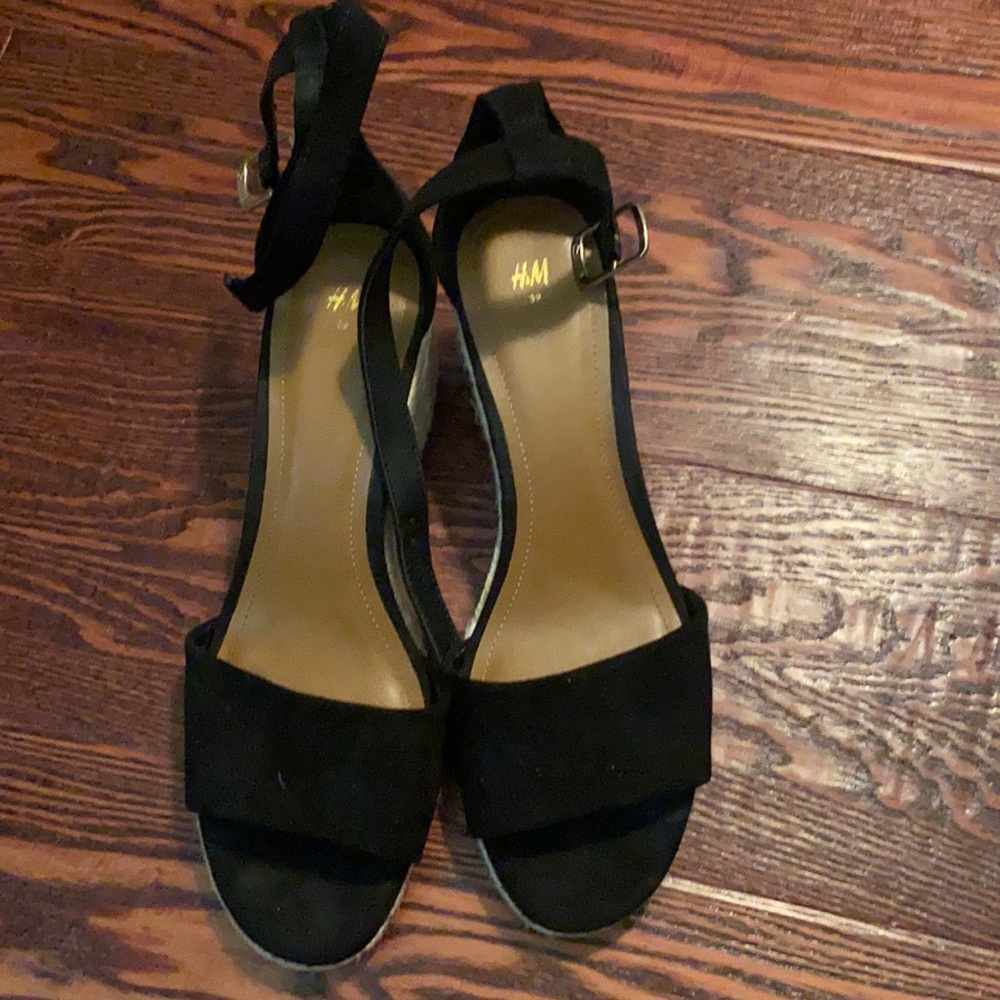 Suede wedges with ankle strap. Size 39 from HM.